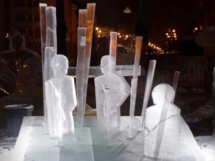 :Concurso: XI edição concurso internacional de escultura em gelo  Khabarovsk, RússiaImagem: Escultor com o prémio "Artists Choice"Escultor: Rodrigo Ferreira 